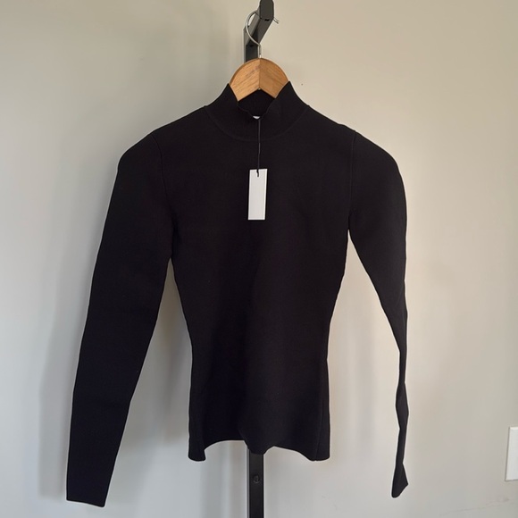 Aritzia Babaton sculpt knit long sleeve XS - Picture 1 of 3